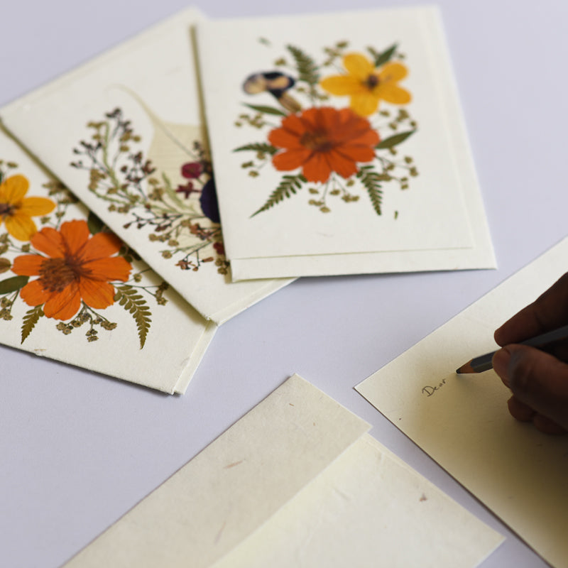 A Bouquet Of Flowers Cards (Set of 4)