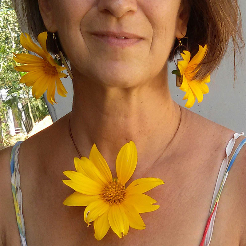 Wear a Flower Ceramic Set - Necklace And Hanging Earrings