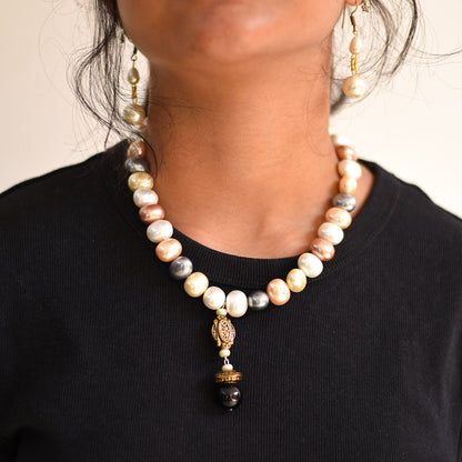 Pearl eclispse statement choker
