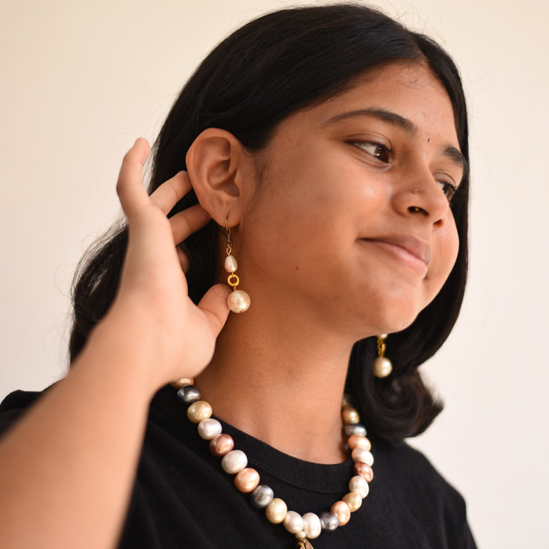 Pearl eclispse statement choker