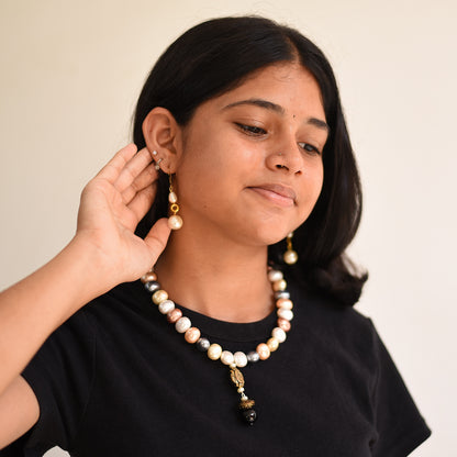 Pearl eclispse statement choker